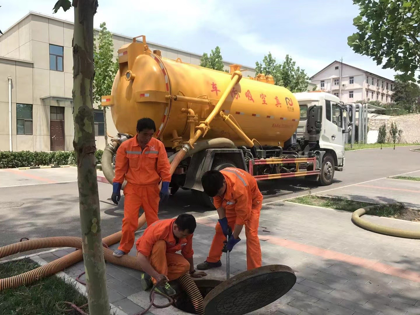 罗甸化粪池清理与5-8吨吸粪车施工效率分析
